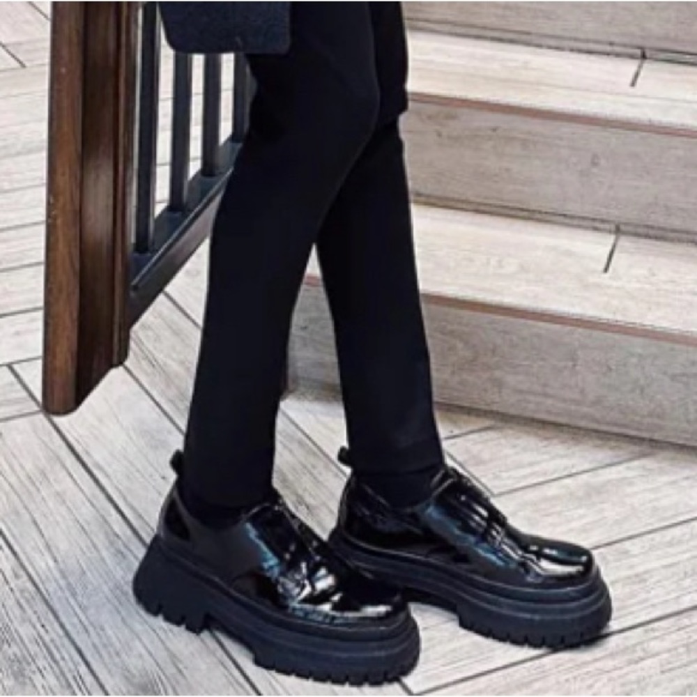 Lug sole platform derby shoe